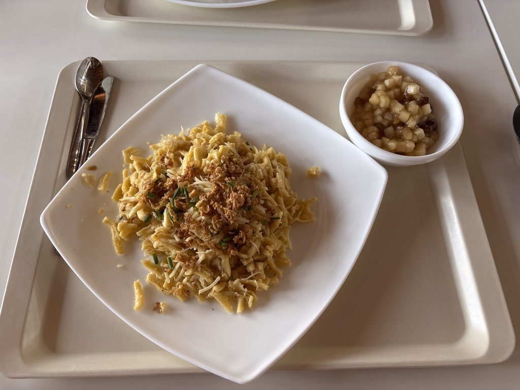 Hüttenspätzle - Spätzle mit Kraut und Emmentaler - Image 2