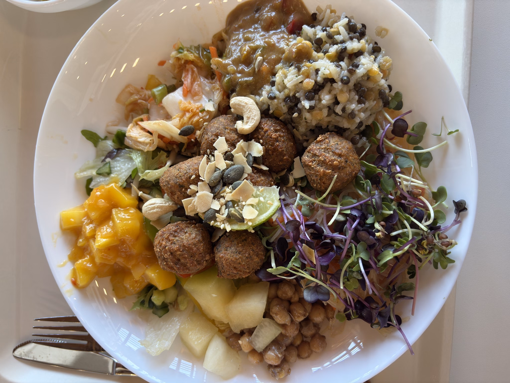 Vegane Protein - Bowl mit Falafel - Image 2