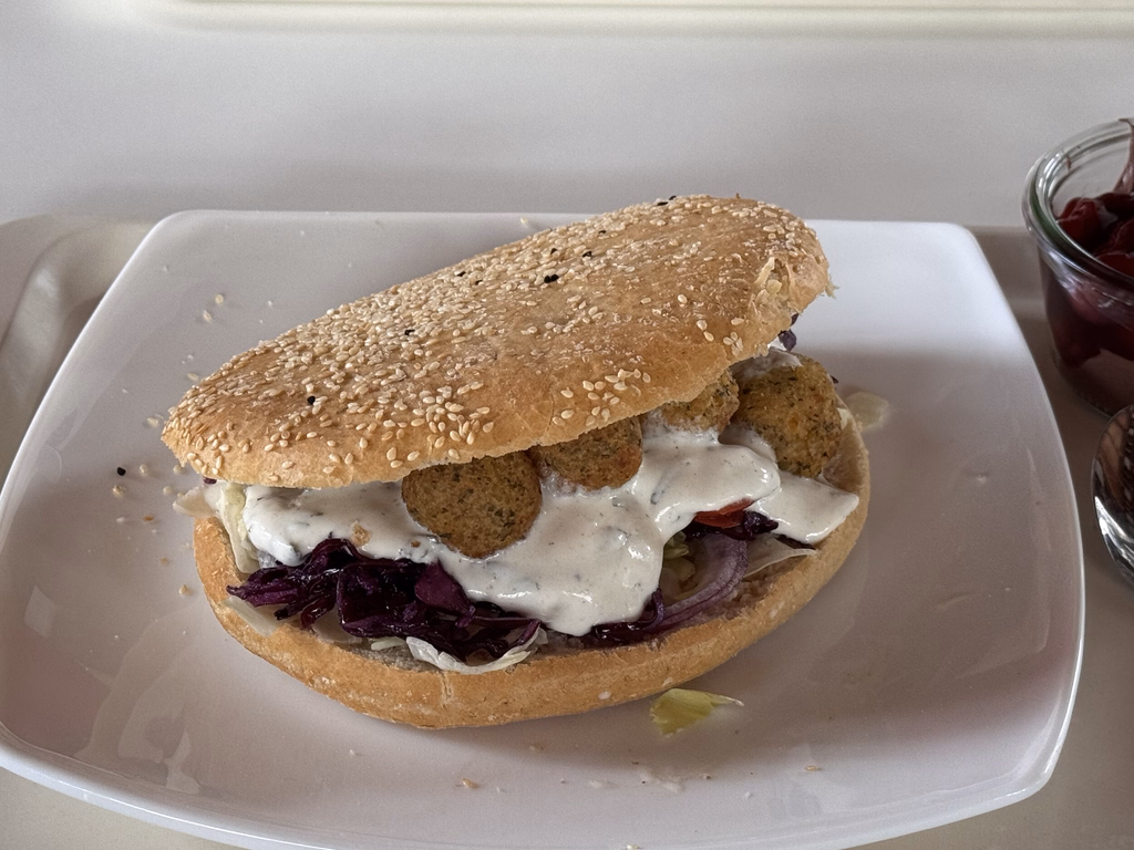 Falafel -Döner mit veganem Minz - Dip