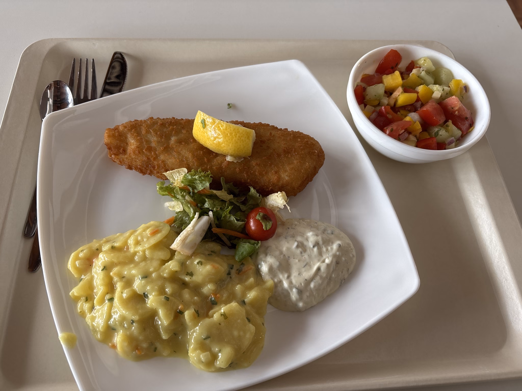 Seelachsfilet gebacken mit hausgemachter Remouladensoße