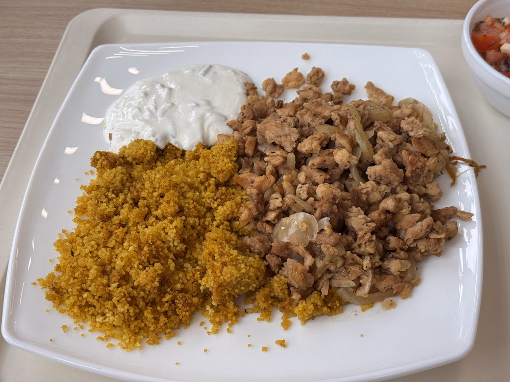 mensaVital: Sojagyros mit Tsatsiki und Couscous