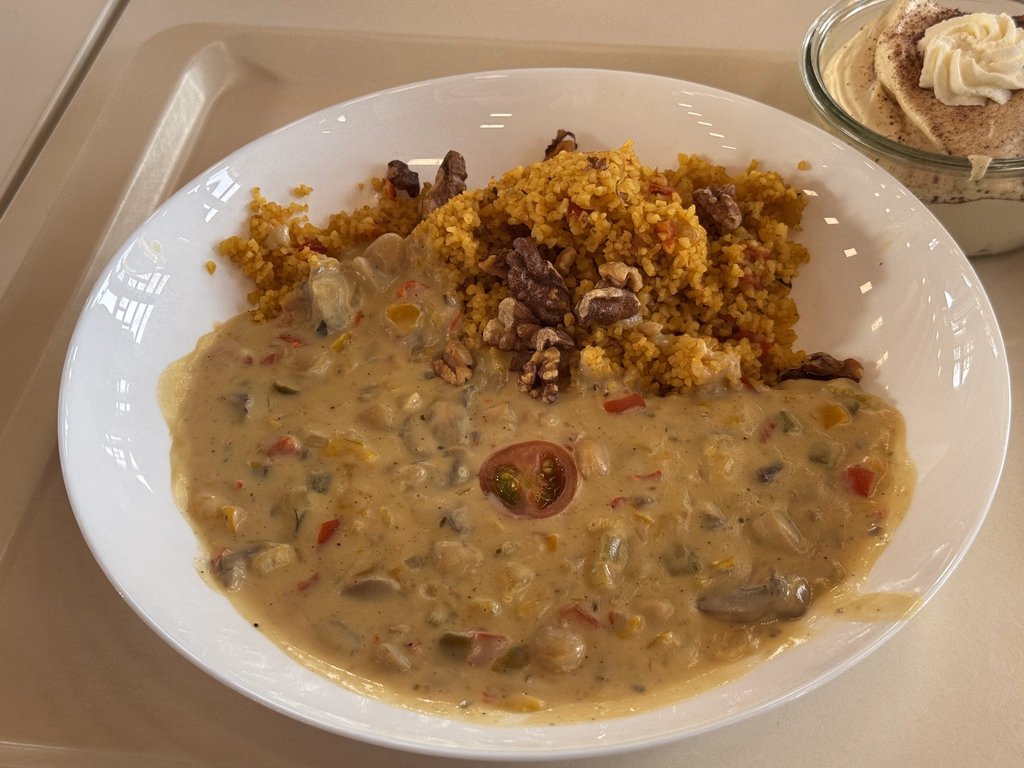 mensaVital: Bohnen - Bulgur - Ragout mit Champignons, Paprika und Walnüssen