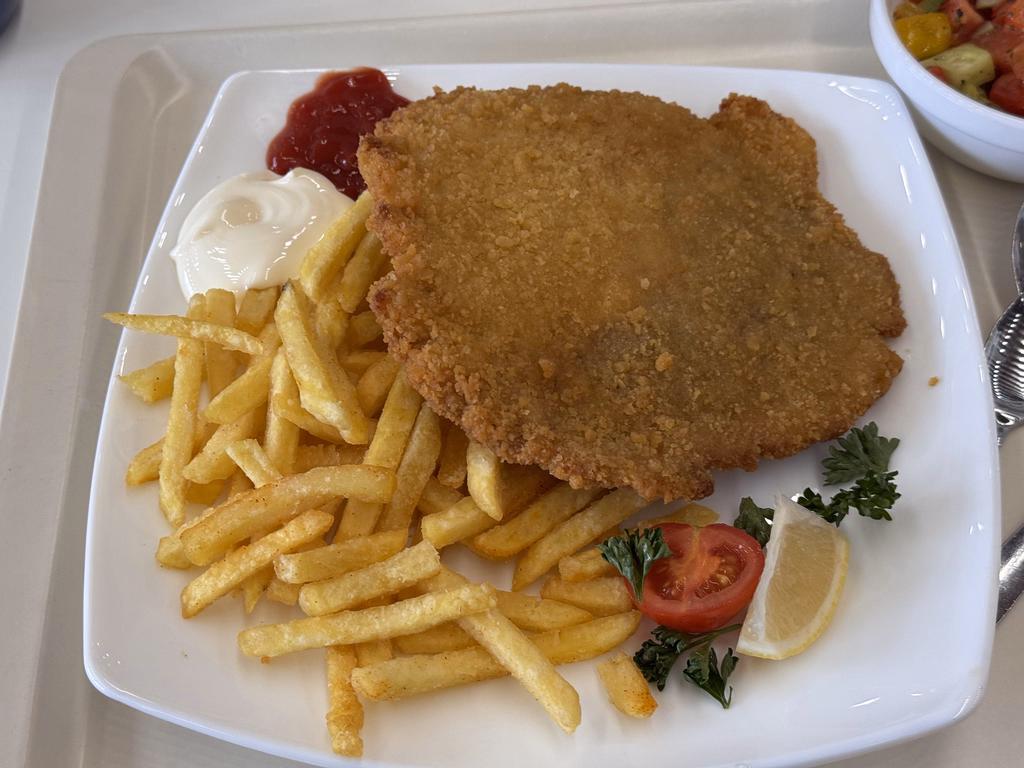 XXL-Schweineschnitzel paniert mit Zitrone - Image 1