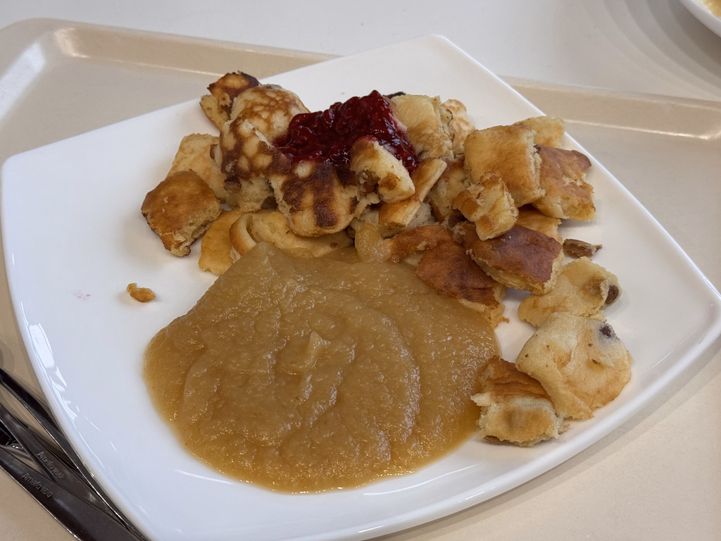 Kaiserschmarrn mit Apfelmus
