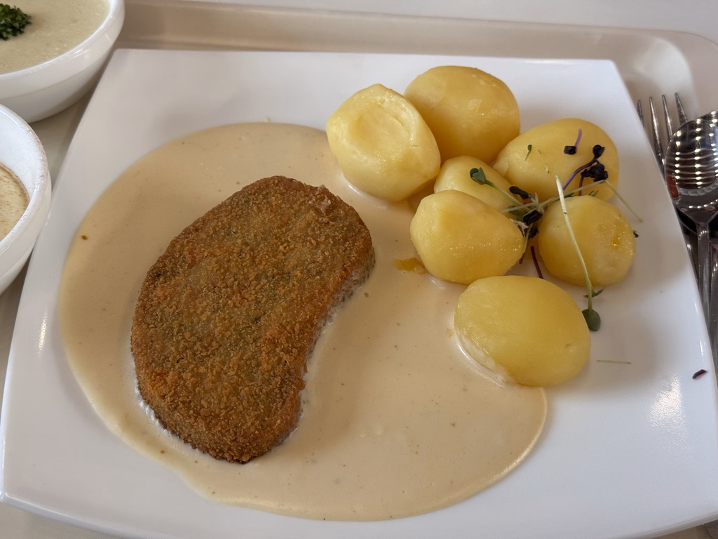 Gemüseschnitzel mit Frischkäse - Kressesoße